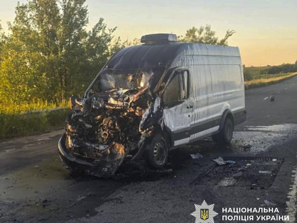 Ford протаранив авто дорожників на Харківщині: є постраждалий