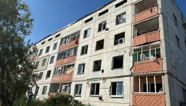 Харківщина: удари по підприємству та дитсадку. Є поранені.