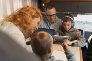 Не збожеволіти за 30 год. в автобусі з дітьми: дієві поради