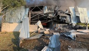 Руйнівний удар: РФ нищить підприємство на Харківщині.