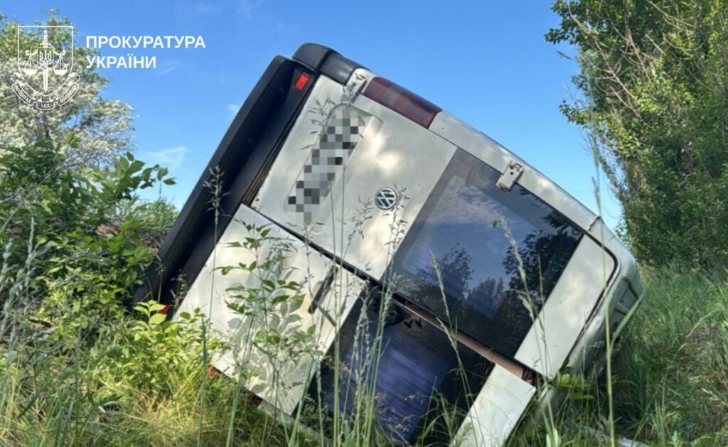 Створіть унікальну назву "ДТП з дітьми, які їхали на екскурсію: прокуратура перевіряє не тільки перевізника, а й школу". І пришли лише готовий тайтл. Довжина до 160 символів.