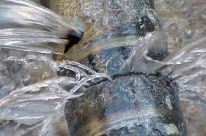 Удергачі: Аварія на водогоні залишила середмістя без води.