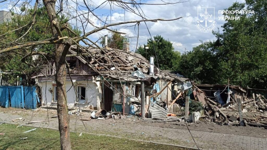 Балаклія під ударом: ракета РФ обірвала життя 58-річного чоловіка, руйнування житла та цивільної інфраструктури.