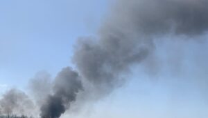 Ізюм під обстрілом: Удари РФ по багатоповерхівці, є постраждалі