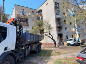 Ізюм під вогнем: ворог двічі вдарив з РСЗВ, шість поранених.