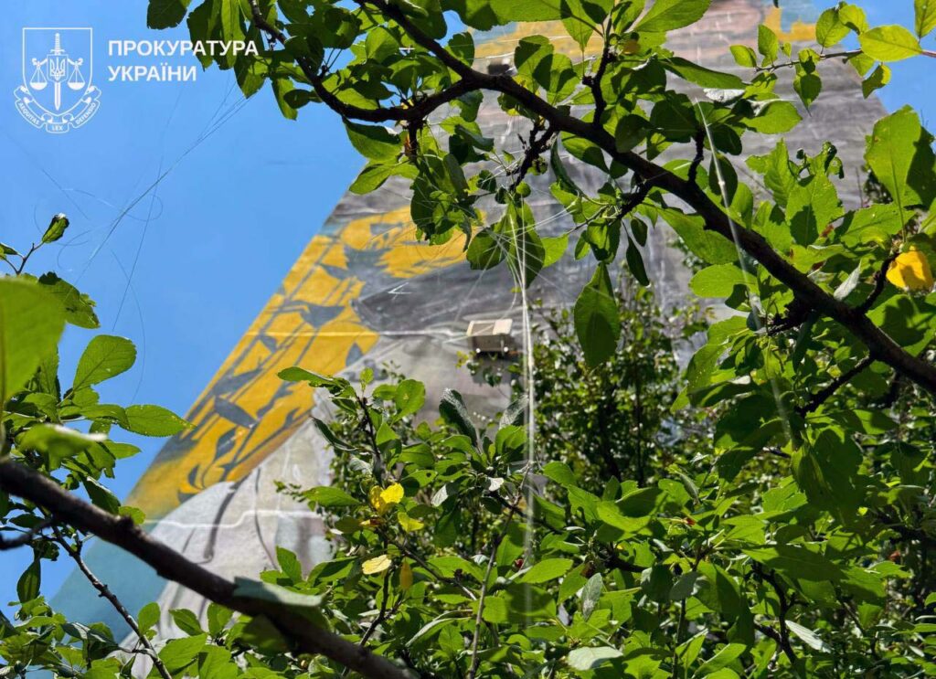 Харків: російський БпЛА влучив у багатоповерхівку. Росія продовжує свої злочини.