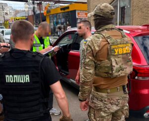 Харківщина: $7000 за втечу. Затримано організатора незаконного виведення військового за кордон.