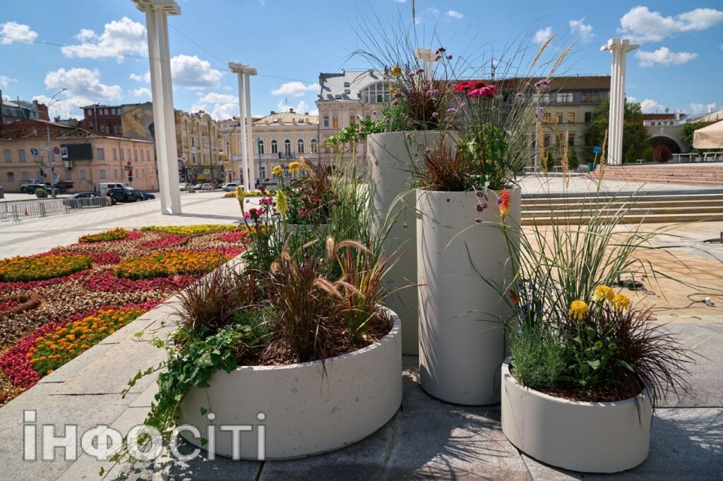 Квіти біля Оперного: Новий образ центру міста