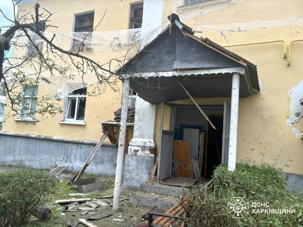 Російський дрон атакував рятувальників у Богодухові: троє поранено.