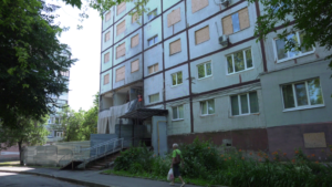 Салтівський кошмар: дрон робить дірку, а місто шукає крізь дим. Рятувальна операція.