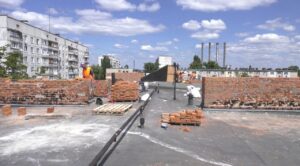 Відродження Слобідського: Багатоповерхівку повертають до життя