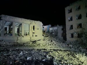 Ізюм під вогнем: Росія скинула КАБи на школу та житлові будинки.