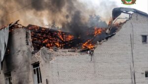 Лозова: Російські удари по бізнес-центру, десять поранених.