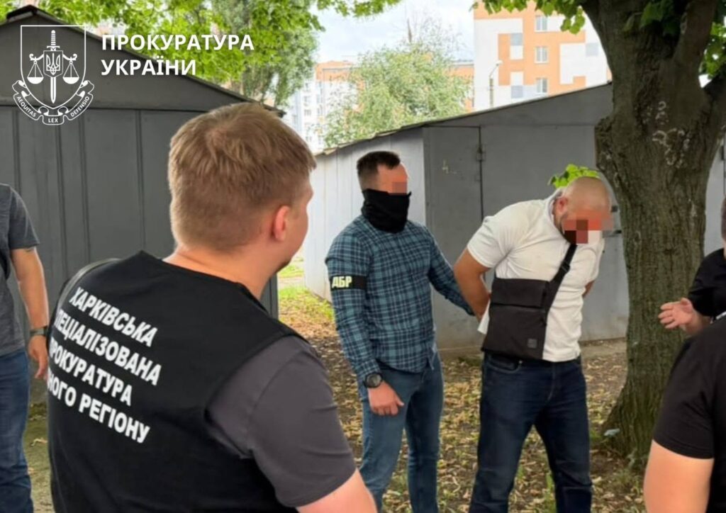 Офіцер ВСП на Харківщині вимагав $10 тис.: "Продай квартиру й задонать мені".