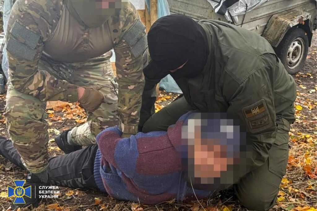 СБУ затримала інформатора РФ, який коригував удари по артилерії ЗСУ на Вовчанському напрямку
