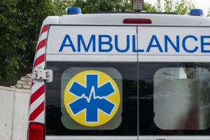У Безруках на Харківщині дрон атакував авто: загинув чоловік, постраждали дві жінки та дівчинка.