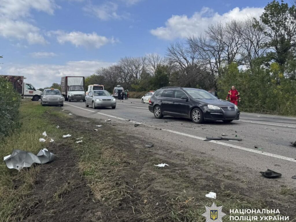 Жахлива ДТП під Харковом: Audi не поступився фурі, водій легковика загинув, керманич вантажівки в лікарні