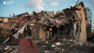 Харків під обстрілом: 9 постраждалих, зруйновані будинки внаслідок ракетного удару росіян.