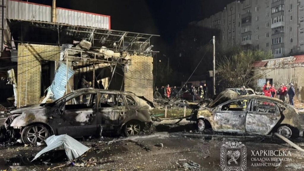 Ракетний удар по передмістю Харкова: 3 загиблих, 25 поранених. Пошкоджено магазин, будинки та авто.